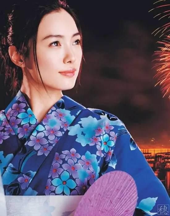 《阿丽塔：战斗天使》由大师詹姆斯;卡梅隆担任制片人，鬼才导演罗伯特;罗德里格兹(Robert Rodriguez)执导，将于2018年7月20日登陆北美影市